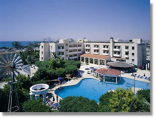 Hoteltipp für Urlaub Zypern Foto Larnaca das Hotel Crown Resort Henipa am Meer Reisen